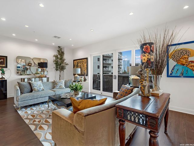 230 Dwyer Ave Unit 701, San Antonio, TX 78204