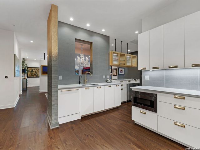 230 Dwyer Ave Unit 701, San Antonio, TX 78204