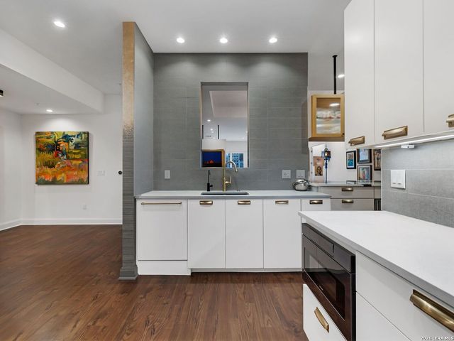 230 Dwyer Ave Unit 701, San Antonio, TX 78204