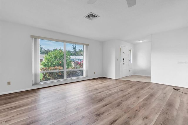 6733 122ND STREET, Seminole, FL 33772