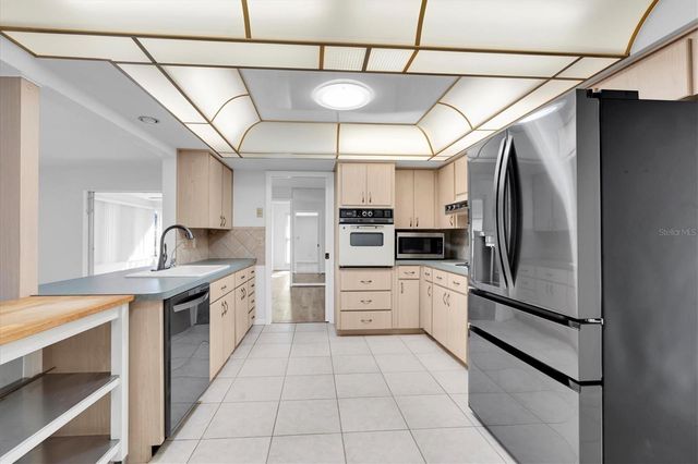 6733 122ND STREET, Seminole, FL 33772