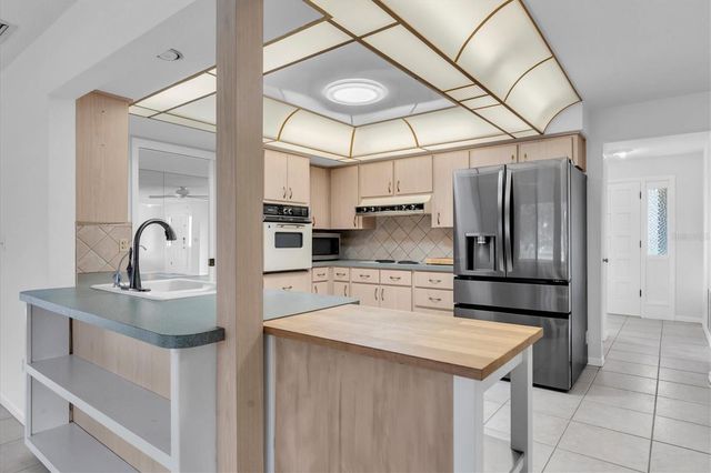 6733 122ND STREET, Seminole, FL 33772