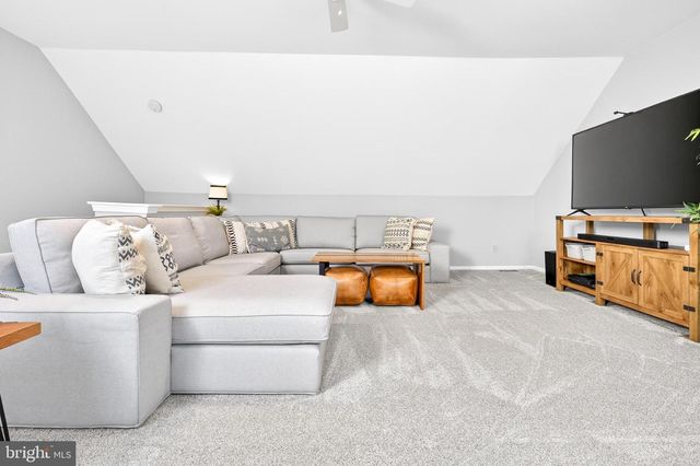 9 W JONATHAN CT, Kennett Square, PA 19348