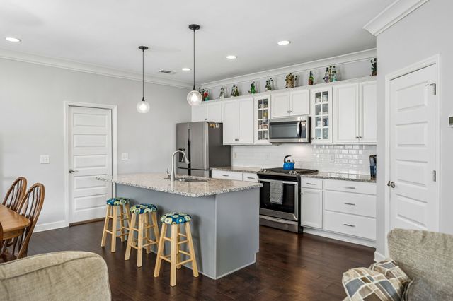 7398 Old Harding Pike, Nashville, TN 37221