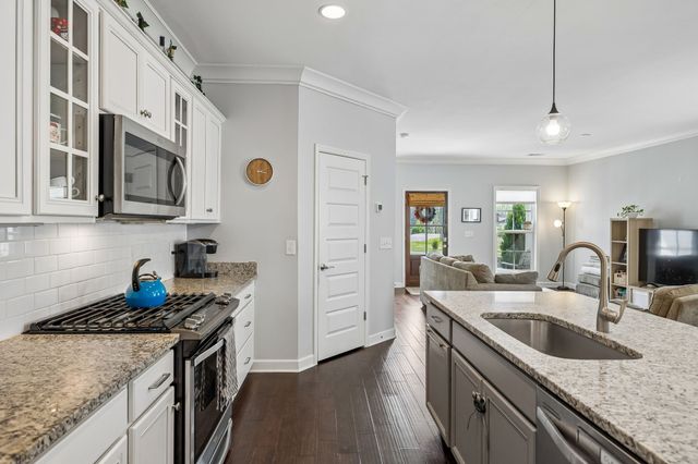 7398 Old Harding Pike, Nashville, TN 37221
