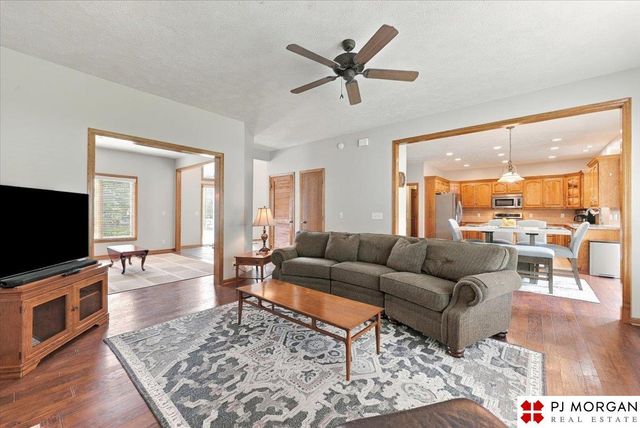 17622 Monroe Street, Omaha, NE 68135