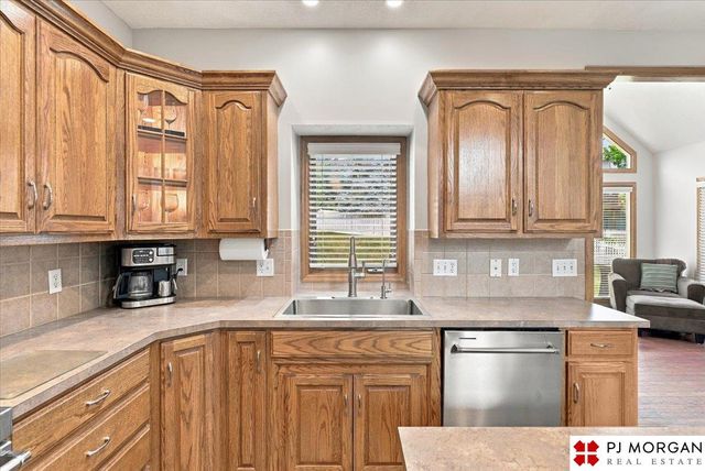 17622 Monroe Street, Omaha, NE 68135