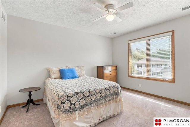 17622 Monroe Street, Omaha, NE 68135
