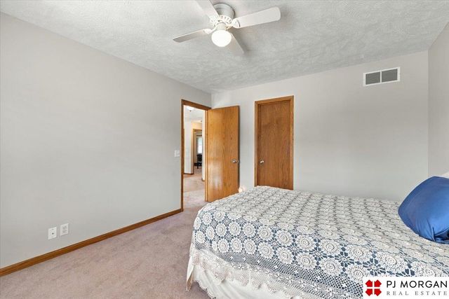 17622 Monroe Street, Omaha, NE 68135