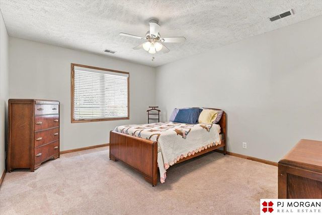 17622 Monroe Street, Omaha, NE 68135