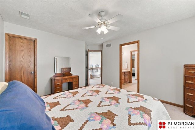 17622 Monroe Street, Omaha, NE 68135