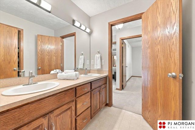 17622 Monroe Street, Omaha, NE 68135
