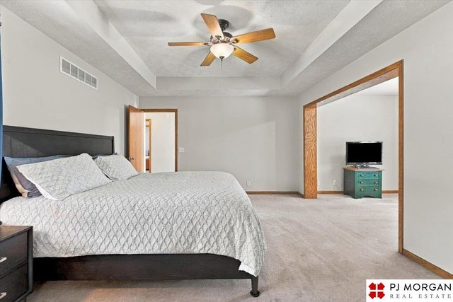 17622 Monroe Street, Omaha, NE 68135