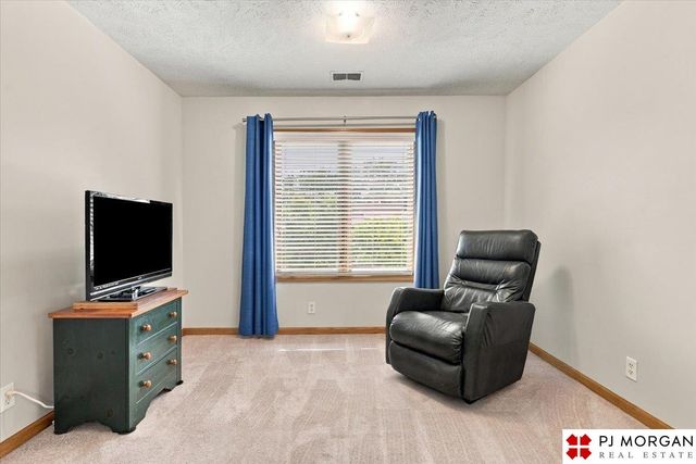 17622 Monroe Street, Omaha, NE 68135