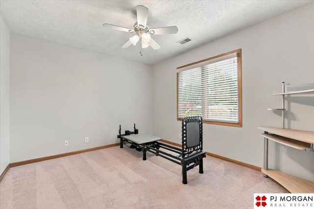 17622 Monroe Street, Omaha, NE 68135