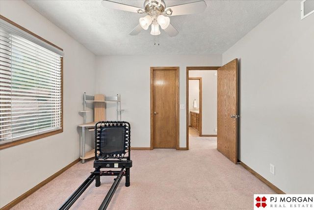 17622 Monroe Street, Omaha, NE 68135