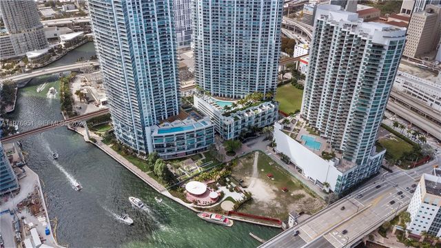 90 SW 3rd St TH505, Miami, FL 33130