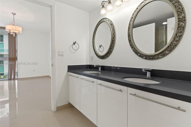 90 SW 3rd St TH505, Miami, FL 33130