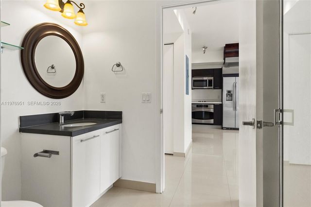 90 SW 3rd St TH505, Miami, FL 33130