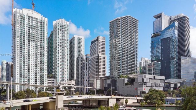 90 SW 3rd St TH505, Miami, FL 33130