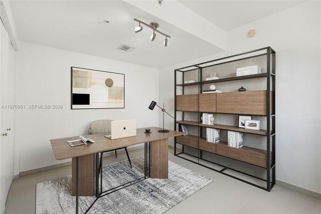 90 SW 3rd St TH505, Miami, FL 33130