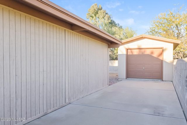 5913 E Lester Drive, Tucson, AZ 85712