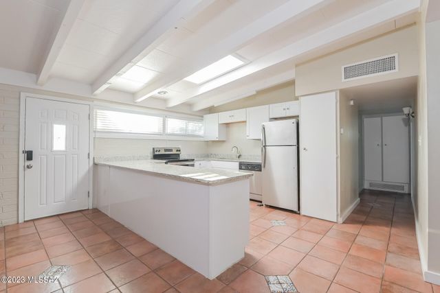 5913 E Lester Drive, Tucson, AZ 85712