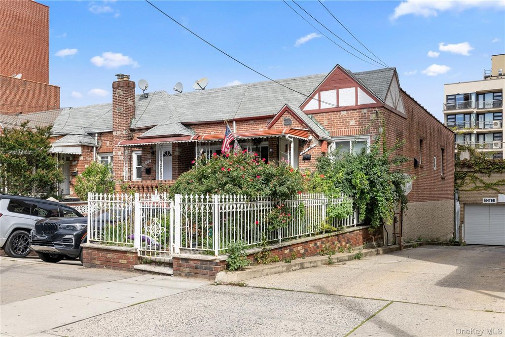 23-29 Broadway, Astoria, NY 11106 — photo 2