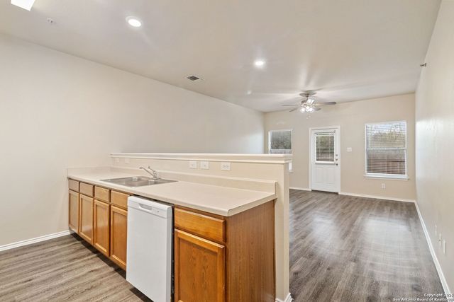 10807 Mathom Lndg Apt 3, Universal City, TX 78148