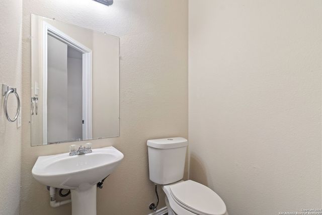 10807 Mathom Lndg Apt 3, Universal City, TX 78148