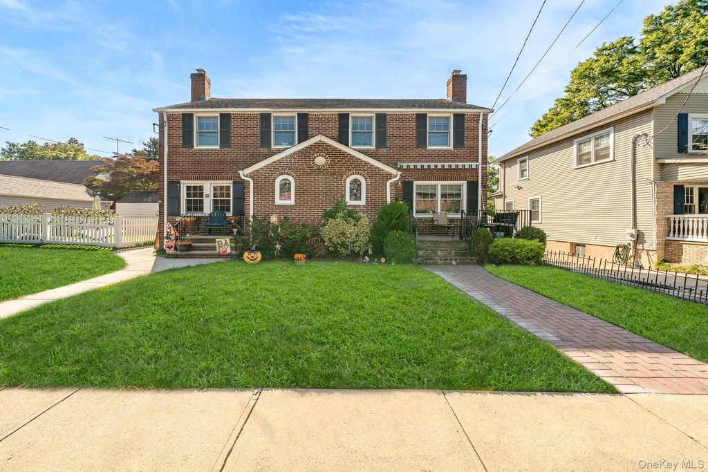 10 Pansy Avenue, Floral Park, NY 11001