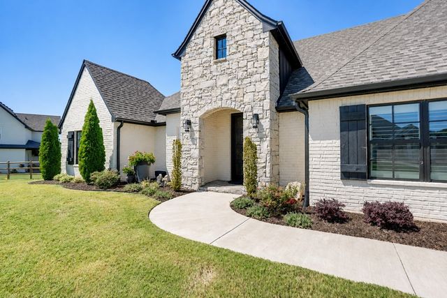 5876 N Meadows Ridge Road, Owasso, OK 74055