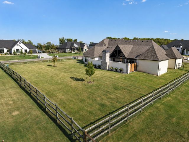 5876 N Meadows Ridge Road, Owasso, OK 74055