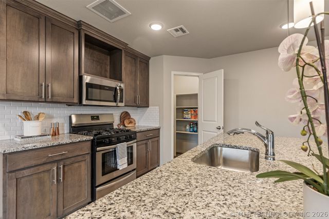 3872 E 144th Street S, Bixby, OK 74008