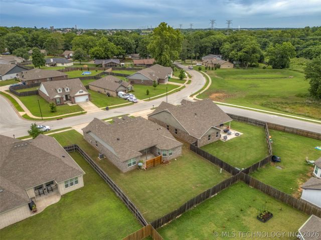 3872 E 144th Street S, Bixby, OK 74008