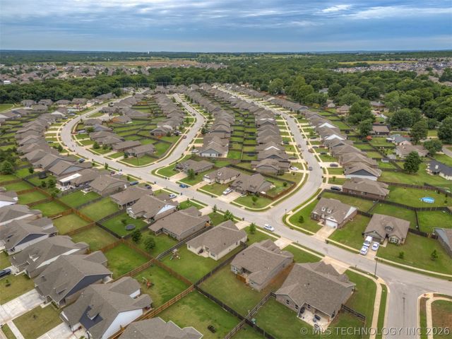 3872 E 144th Street S, Bixby, OK 74008
