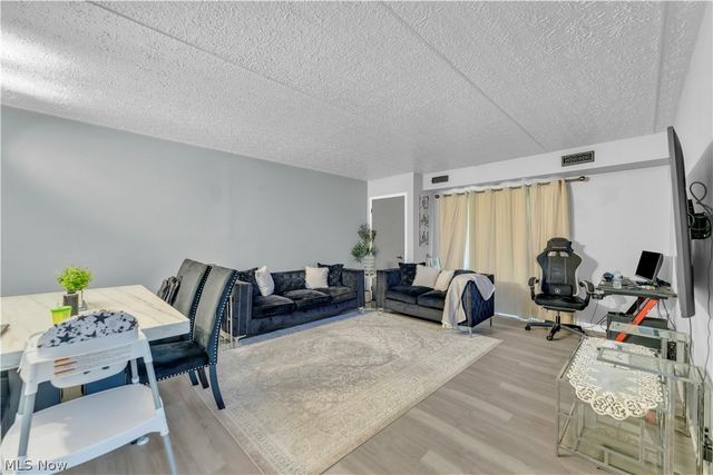 4849 Grace Road 125, North Olmsted, OH 44070