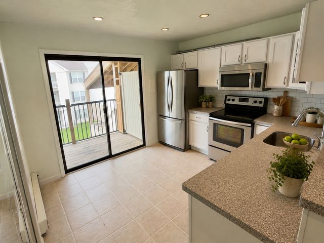 161 N Waters Edge Drive 301, Glendale Heights, IL 60139