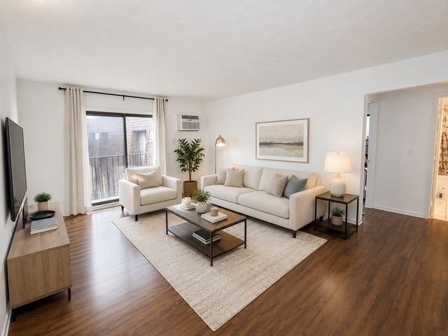 161 N Waters Edge Drive 301, Glendale Heights, IL 60139