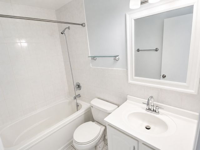 161 N Waters Edge Drive 301, Glendale Heights, IL 60139