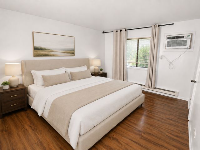 161 N Waters Edge Drive 301, Glendale Heights, IL 60139