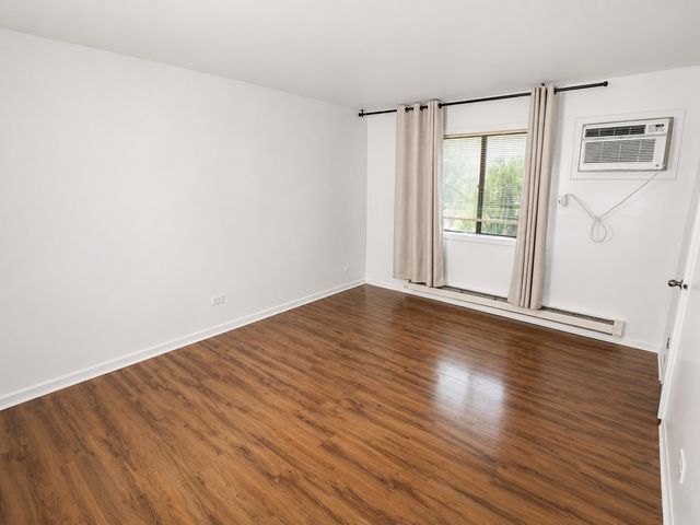 161 N Waters Edge Drive 301, Glendale Heights, IL 60139