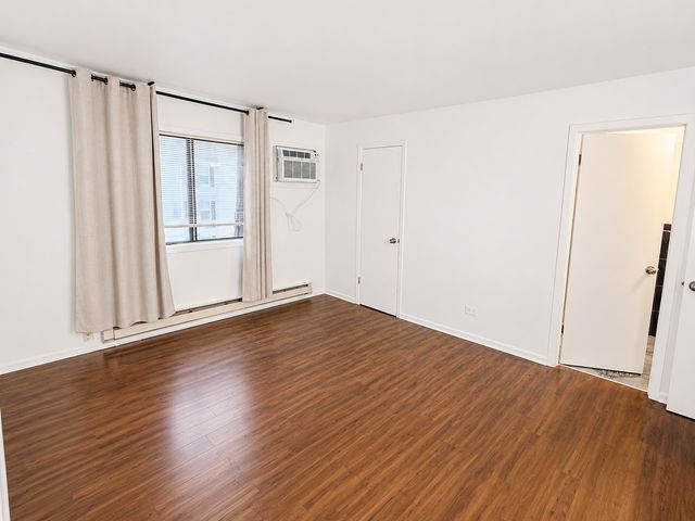 161 N Waters Edge Drive 301, Glendale Heights, IL 60139