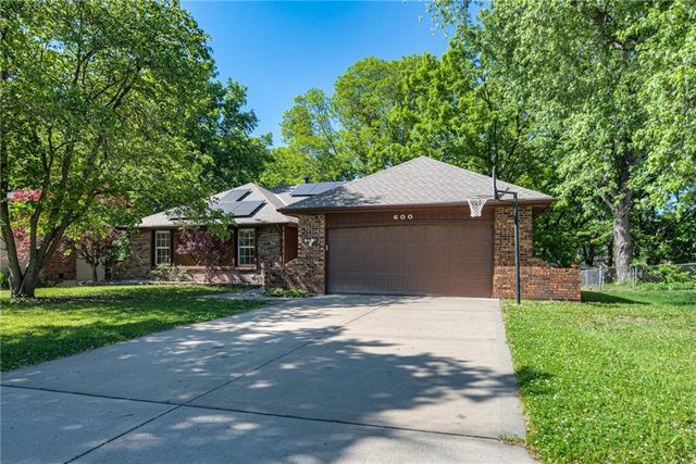 600 NW 66th Street, Kansas City, MO 64118
