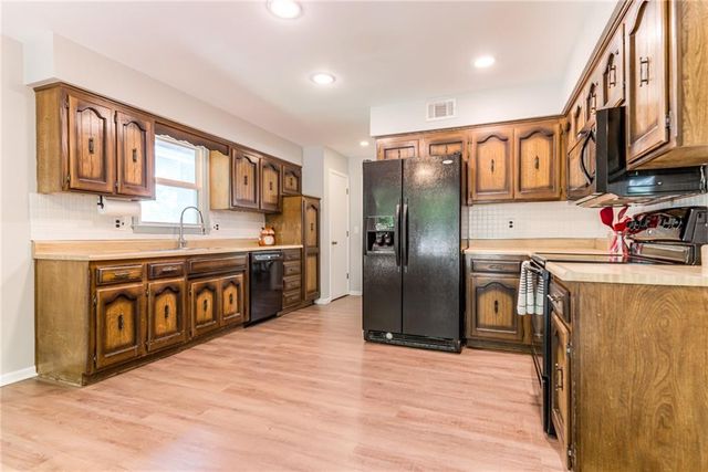 600 NW 66th Street, Kansas City, MO 64118