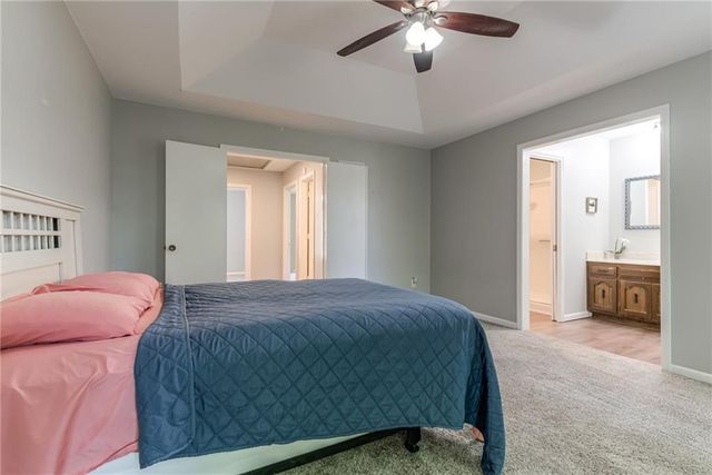 600 NW 66th Street, Kansas City, MO 64118