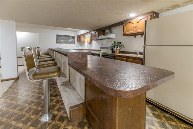 600 NW 66th Street, Kansas City, MO 64118