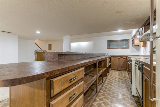 600 NW 66th Street, Kansas City, MO 64118