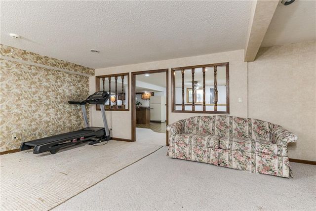 600 NW 66th Street, Kansas City, MO 64118
