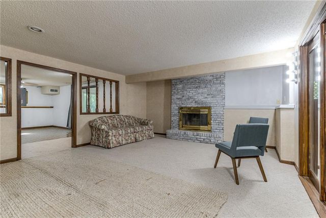 600 NW 66th Street, Kansas City, MO 64118